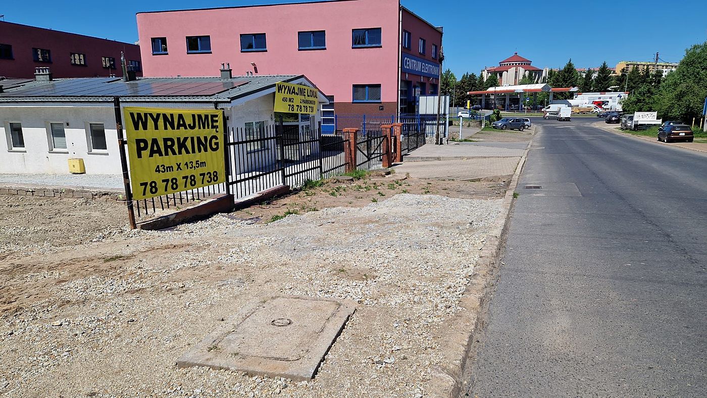 Parking – widok od ulicy